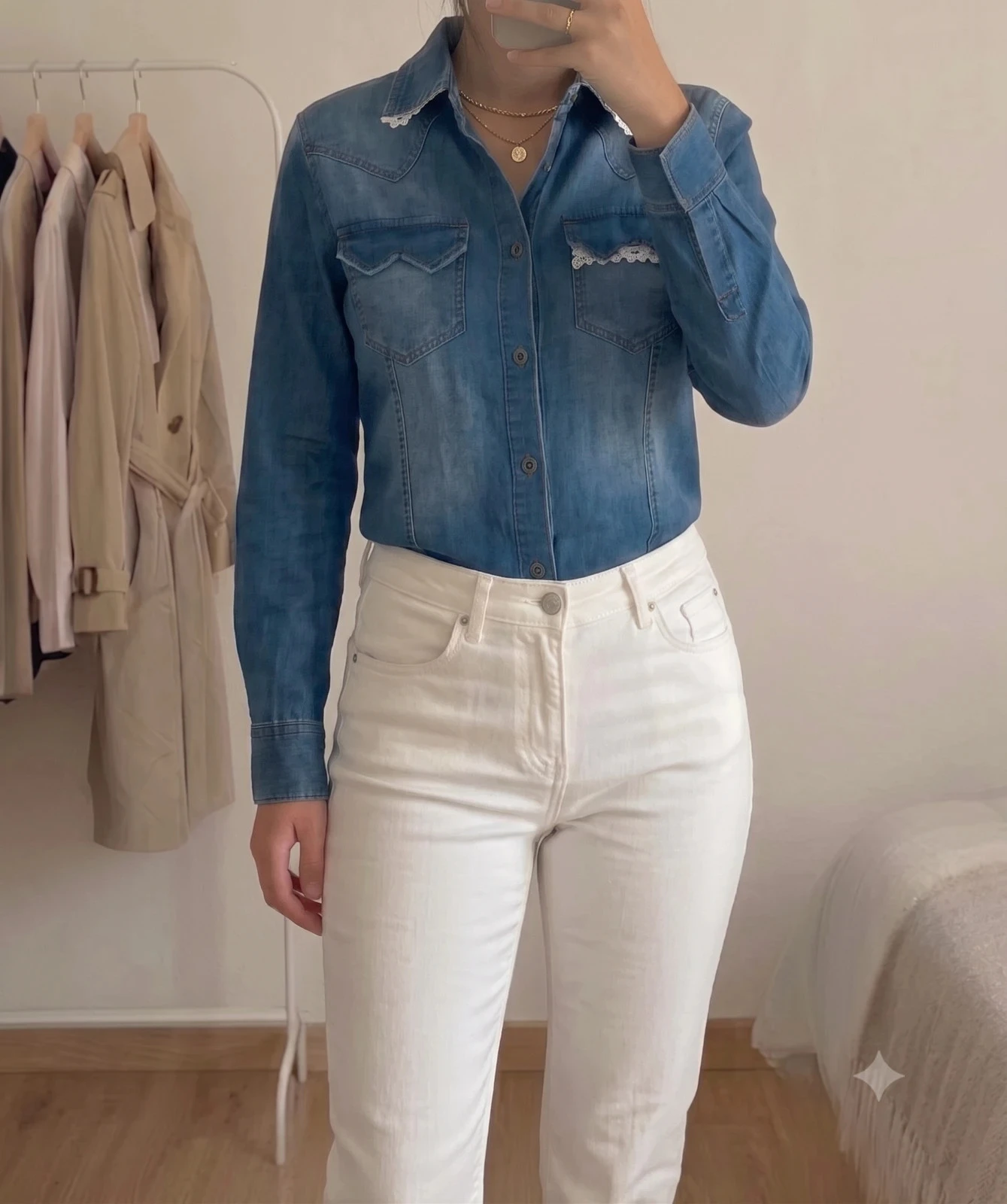 Camisa Vaquera con Detalle de Encaje - Hug & Clau